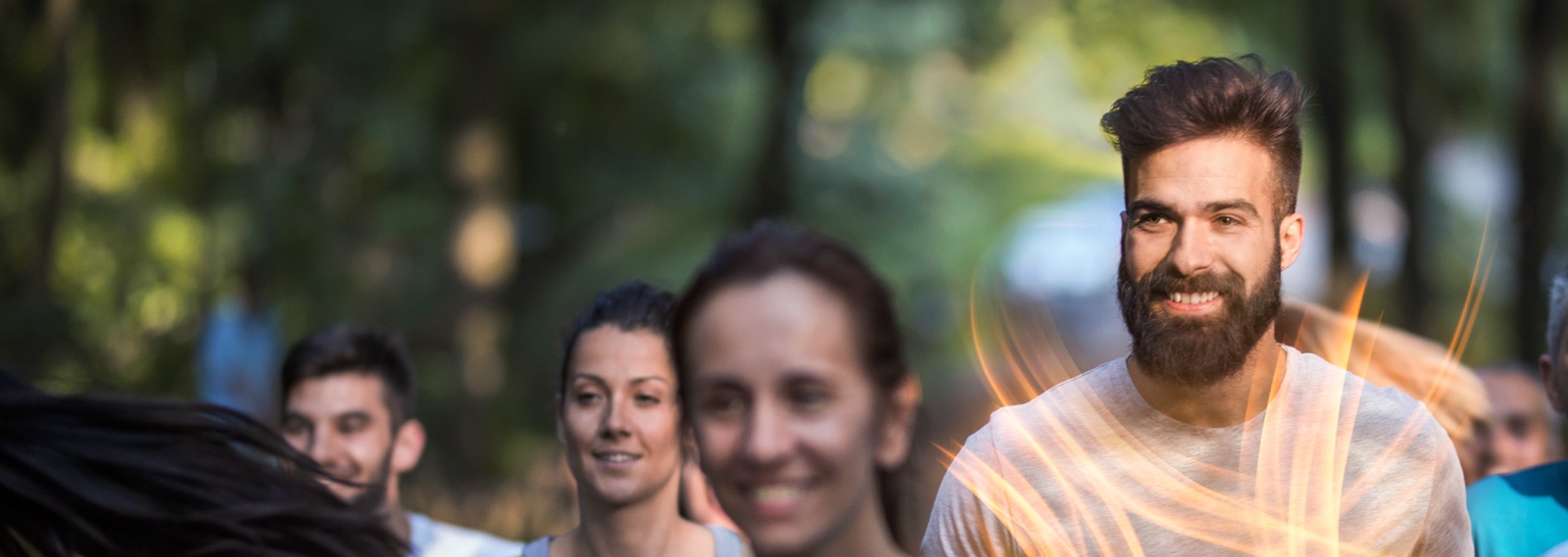 Mann draussen in Gruppe beim Joggen Energie Dynamisan Magnesium Magnesium Wirkung Vitamin B12 Muskelkater Muskelkrämpfe